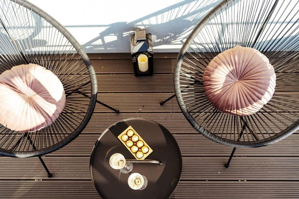 Sunset Terrace In The Old Town Apartment